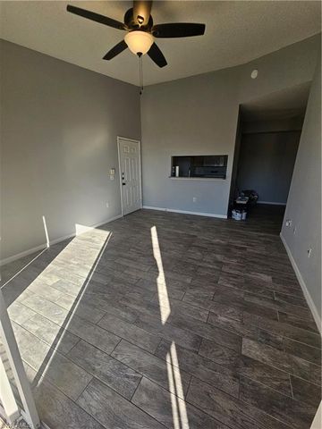 1200 Reserve WAY # 302, Naples, FL 34105