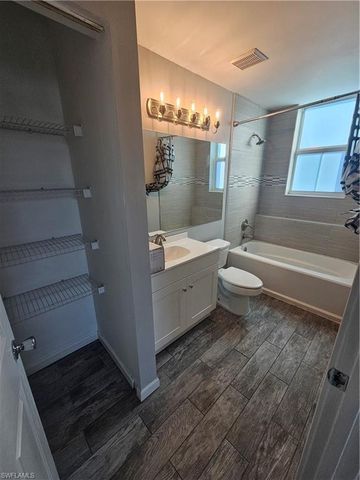 1200 Reserve WAY # 302, Naples, FL 34105