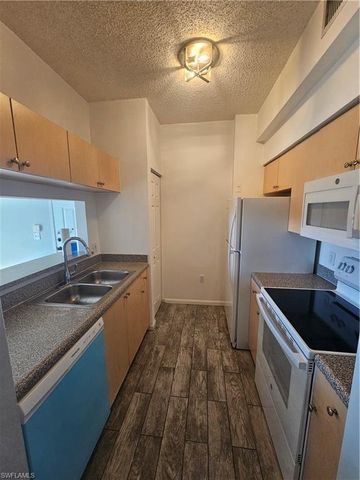 1200 Reserve WAY # 302, Naples, FL 34105