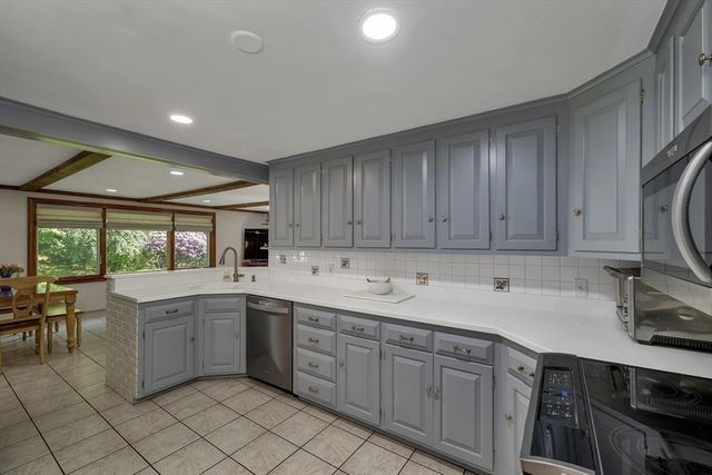 29 Trickett, Lynnfield, MA 01940