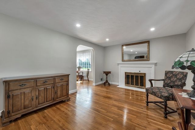 29 Trickett, Lynnfield, MA 01940
