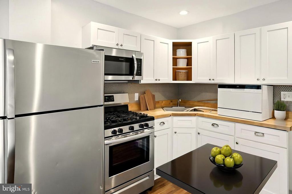 2621 SALMON ST, Philadelphia, PA 19125