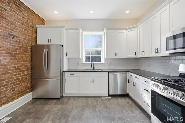 4405 Alaska Avenue, St Louis, MO 63111