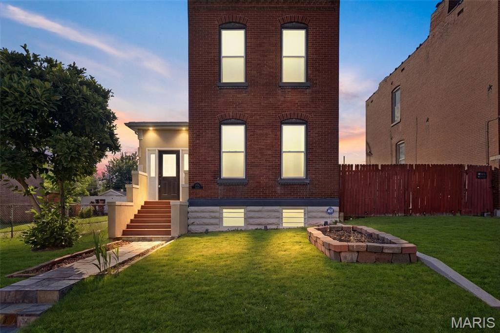 4405 Alaska Avenue, St Louis, MO 63111