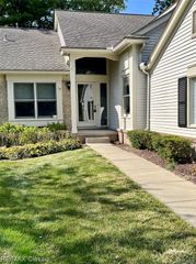 7663 Danbury Circle, West Bloomfield, MI 48322