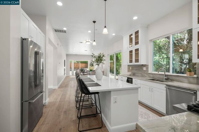 208 208 Valley View Pl, El Sobrante, CA 94803