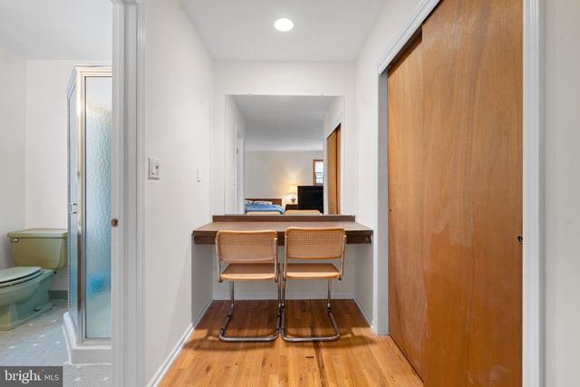 8 LIBERTY LA, Somerset, NJ 08873