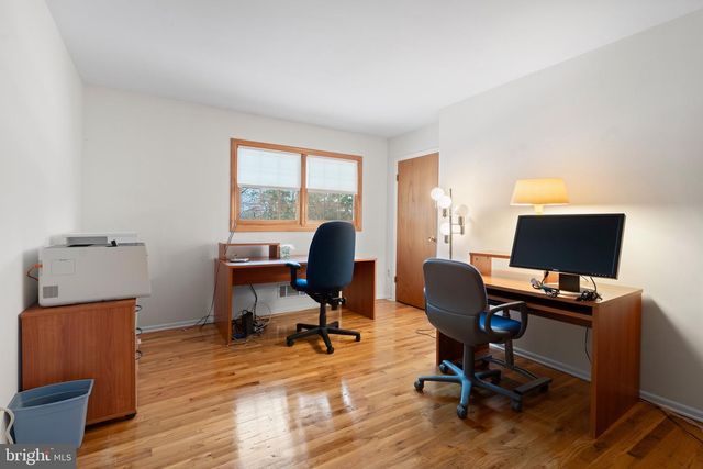 8 LIBERTY LA, Somerset, NJ 08873