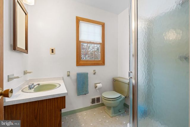 8 LIBERTY LA, Somerset, NJ 08873