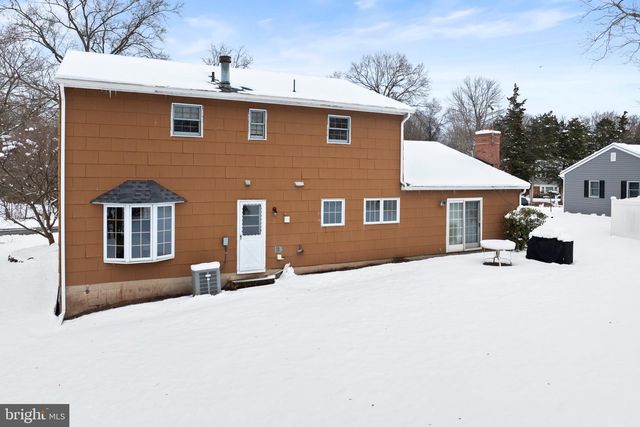 8 LIBERTY LA, Somerset, NJ 08873