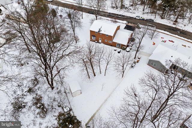 8 LIBERTY LA, Somerset, NJ 08873