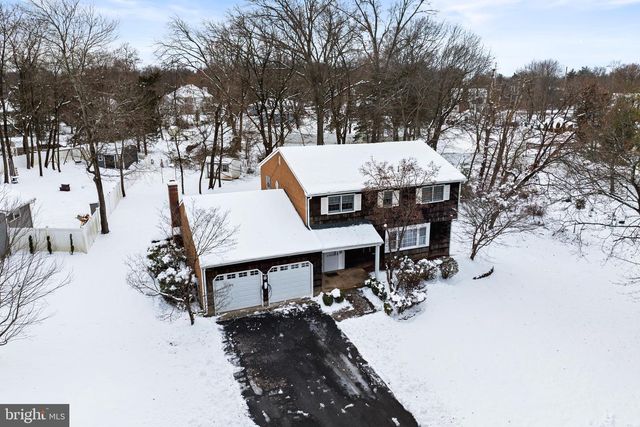 8 LIBERTY LA, Somerset, NJ 08873