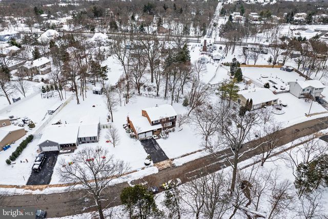 8 LIBERTY LA, Somerset, NJ 08873