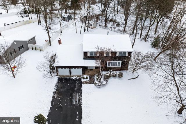 8 LIBERTY LA, Somerset, NJ 08873