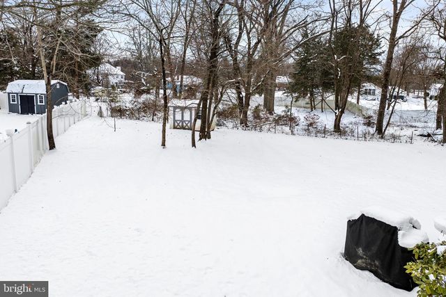 8 LIBERTY LA, Somerset, NJ 08873