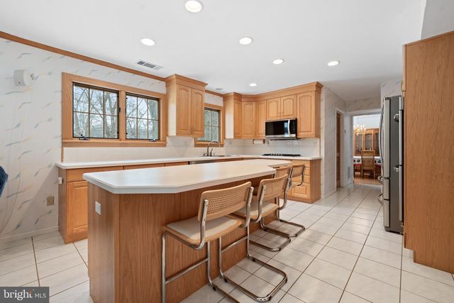 8 LIBERTY LA, Somerset, NJ 08873