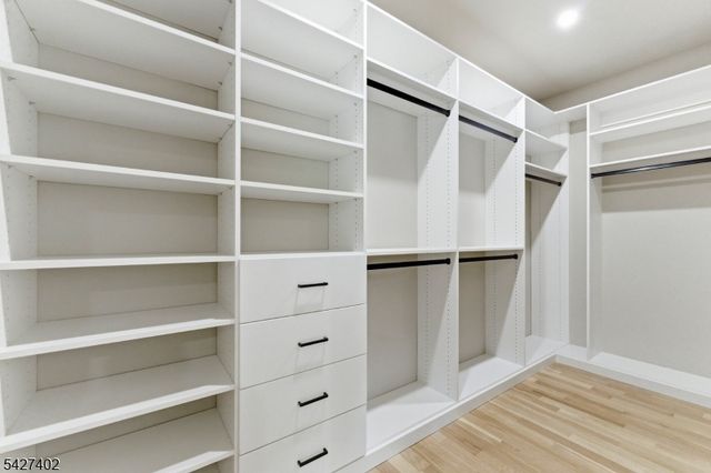 43 Orchard Rd, Florham Park Boro, NJ 07932