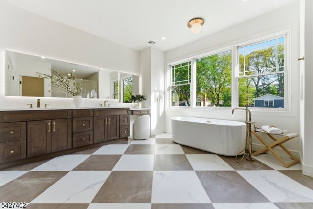 43 Orchard Rd, Florham Park Boro, NJ 07932