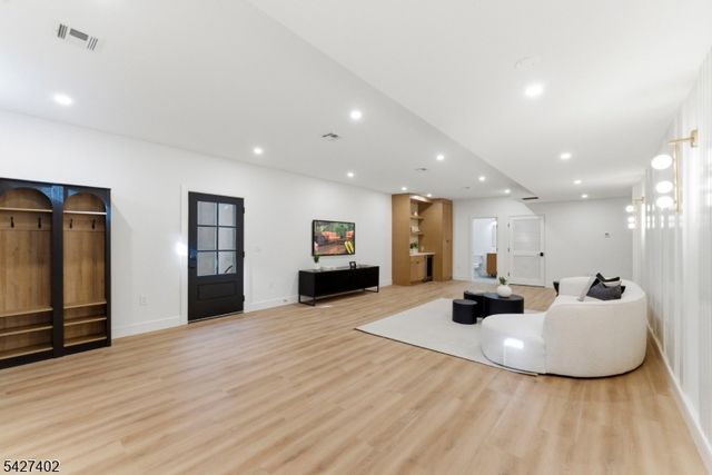 43 Orchard Rd, Florham Park Boro, NJ 07932