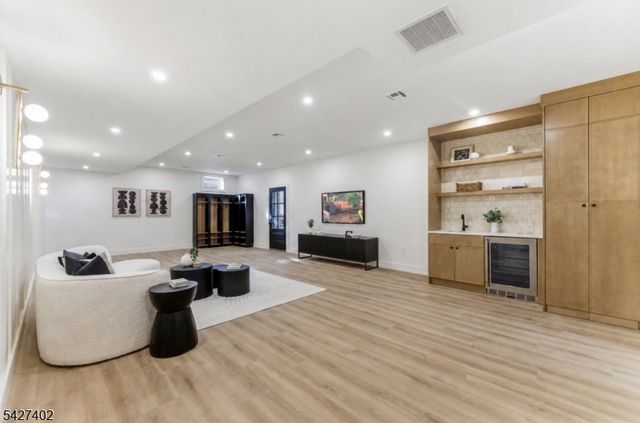 43 Orchard Rd, Florham Park Boro, NJ 07932