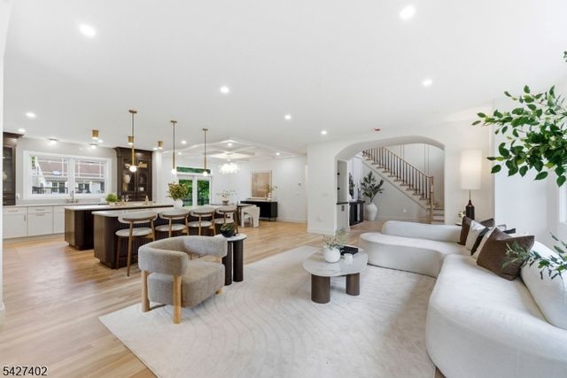 43 Orchard Rd, Florham Park Boro, NJ 07932