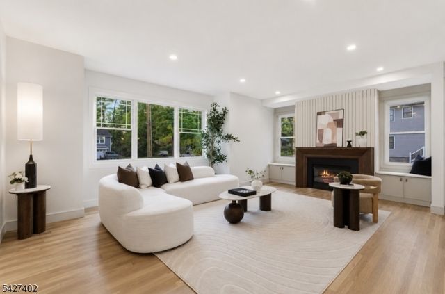 43 Orchard Rd, Florham Park Boro, NJ 07932