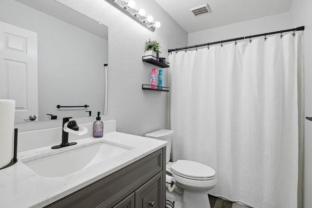 1481 Bluethroat Dr, Turlock, CA 95382