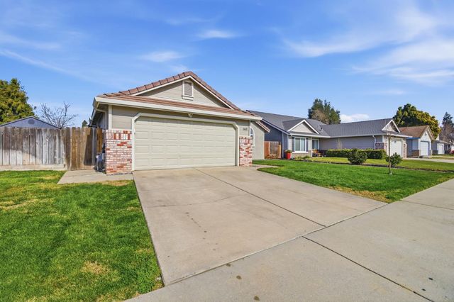 1481 Bluethroat Dr, Turlock, CA 95382