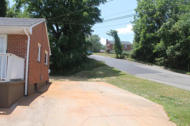 2756 Kirkland DR NW, Roanoke, VA 24017