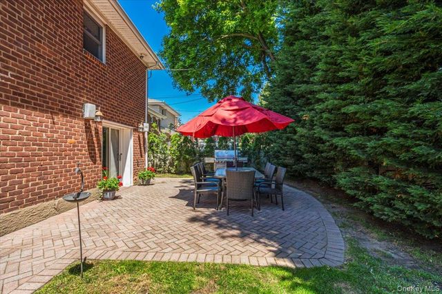 21 Lydia Lane, Garden City, NY 11530