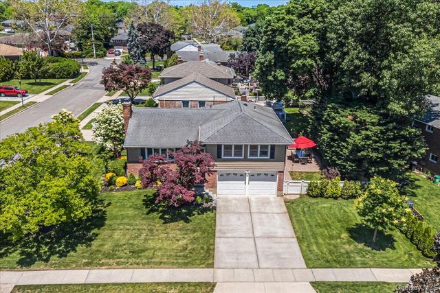 21 Lydia Lane, Garden City, NY 11530