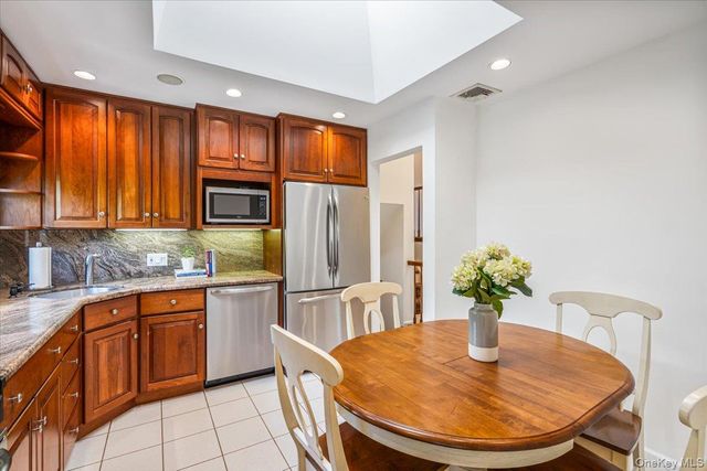 21 Lydia Lane, Garden City, NY 11530