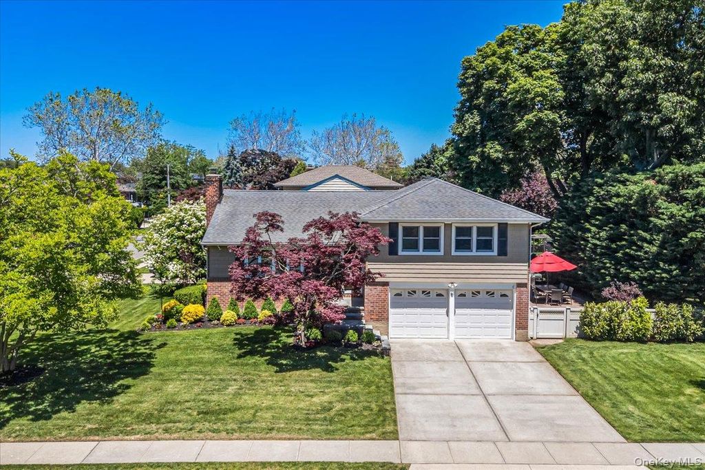 21 Lydia Lane, Garden City, NY 11530