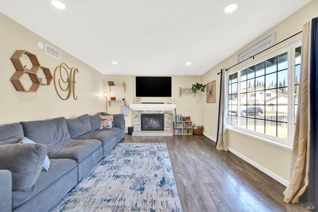 655 Marshall Ct, Vacaville, CA 95687