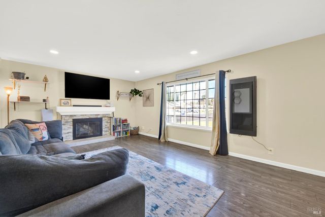 655 Marshall Ct, Vacaville, CA 95687