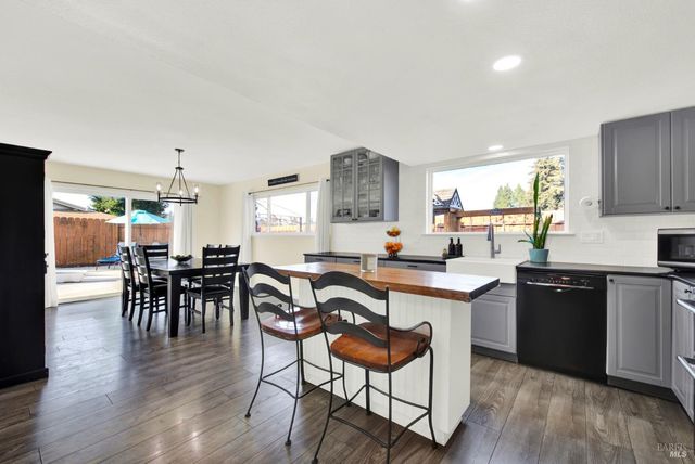 655 Marshall Ct, Vacaville, CA 95687