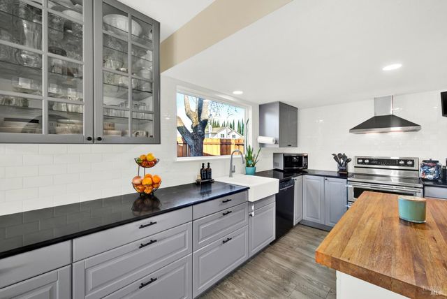 655 Marshall Ct, Vacaville, CA 95687