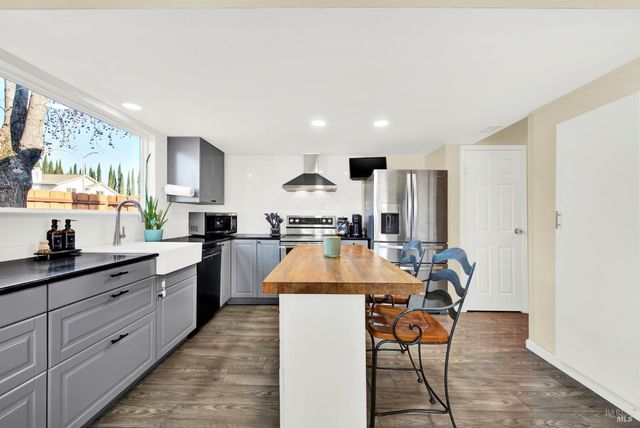 655 Marshall Ct, Vacaville, CA 95687