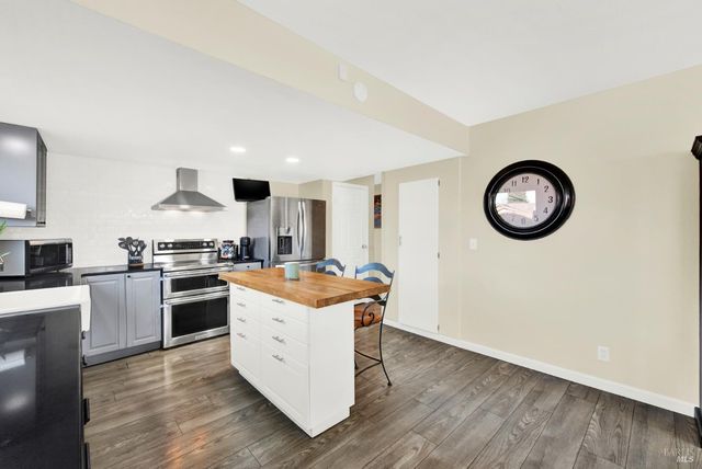 655 Marshall Ct, Vacaville, CA 95687