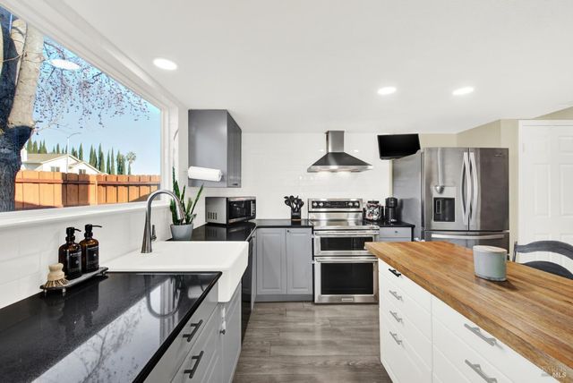 655 Marshall Ct, Vacaville, CA 95687