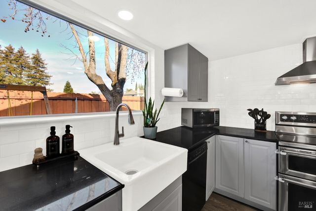 655 Marshall Ct, Vacaville, CA 95687