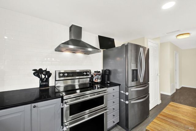 655 Marshall Ct, Vacaville, CA 95687