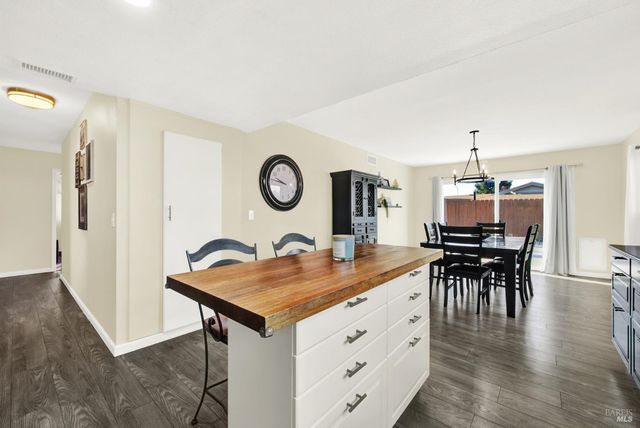 655 Marshall Ct, Vacaville, CA 95687