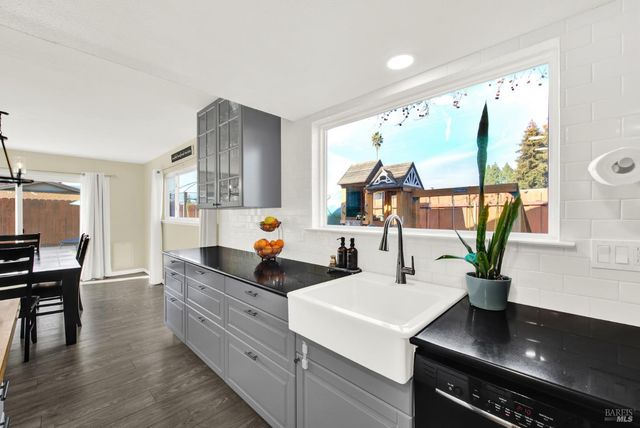 655 Marshall Ct, Vacaville, CA 95687