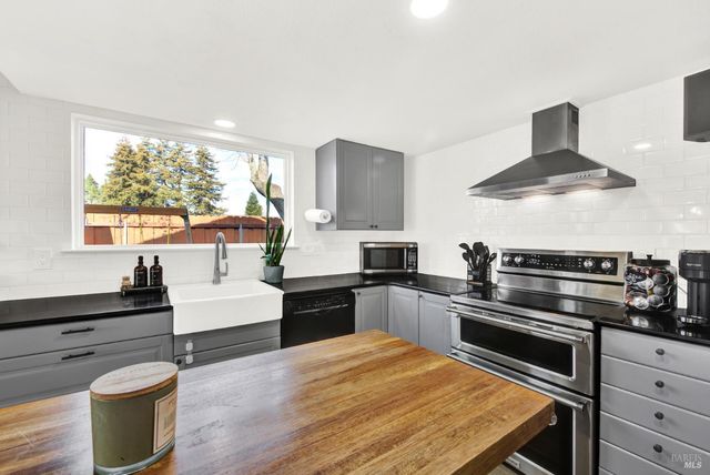 655 Marshall Ct, Vacaville, CA 95687