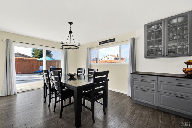 655 Marshall Ct, Vacaville, CA 95687