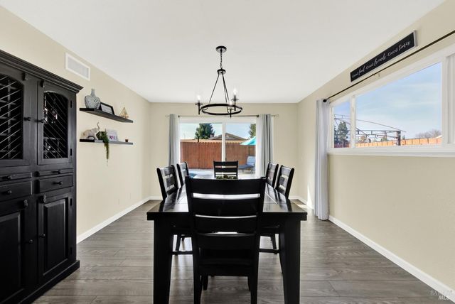 655 Marshall Ct, Vacaville, CA 95687