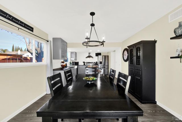 655 Marshall Ct, Vacaville, CA 95687