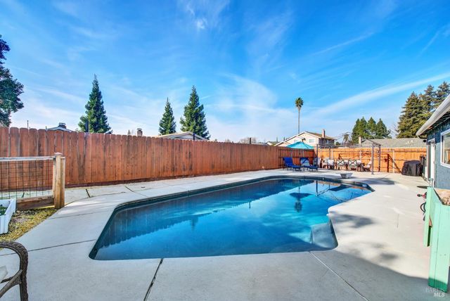 655 Marshall Ct, Vacaville, CA 95687