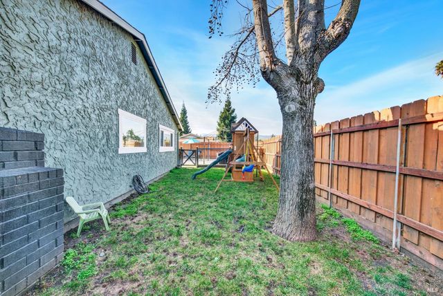 655 Marshall Ct, Vacaville, CA 95687